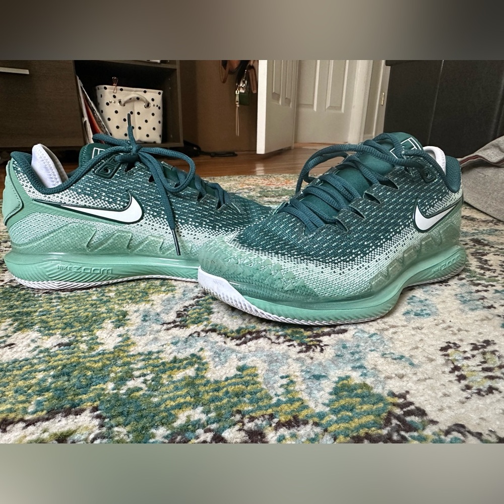 Women’s Nike Tennis Sneaker size 7.5